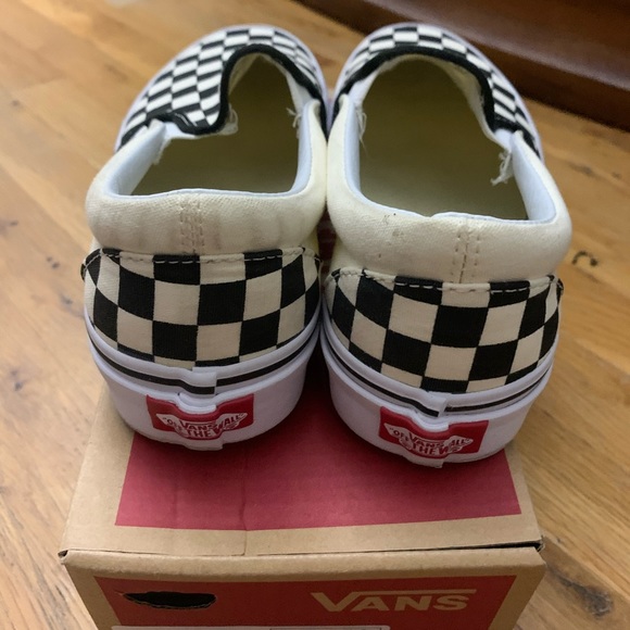 Checkered slip-on Vans - Men Size 5/Women size 7 - Picture 2 of 3